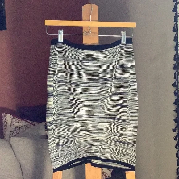 Bebe Black and Gray Midi Skirt - Picture 2 of 4